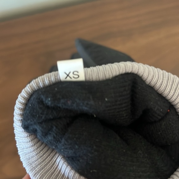 Kids Black Winter Gloves - Picture 5 of 5